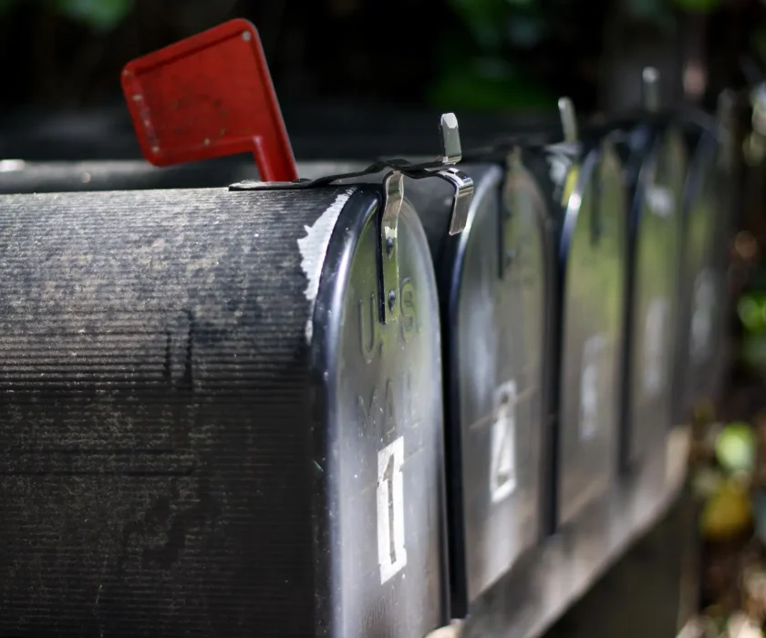 Email marketing cene